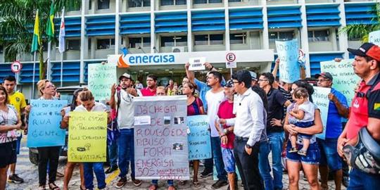 Deputado Milton Vieira, bispo Jadson Santos e srª Rosângel…