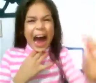 Petição para que o pai da Melody pare de iludir a menina achando que ela canta bem