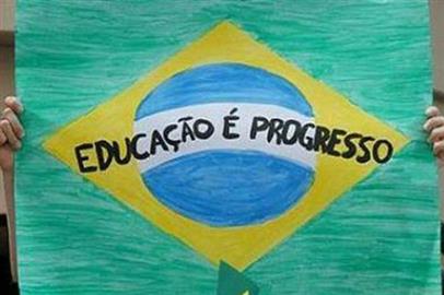 Alteração na Bandeira: Ordem e Progresso para Educação é Progresso.